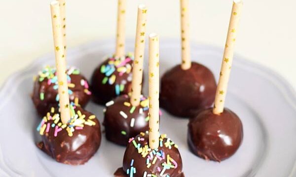 Cake pops sa integralnim mlevenim keksom